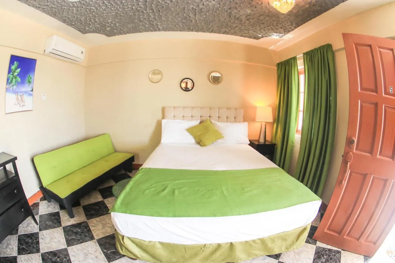 Kaiser Hotel- Negril West End ホテル